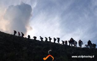 trekking nel pomeriggio sulletna.png