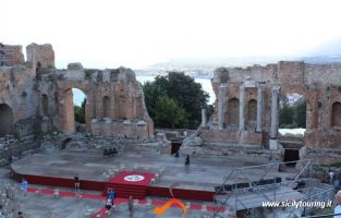 all day tour etna and taormina.png