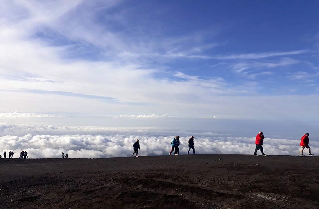 Etna Excursions pour les groupes   Etna pour les familles   Billets de tlphrique de lEtna